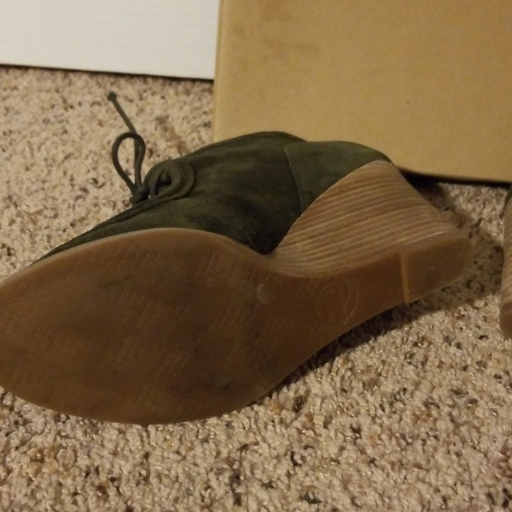 Shoes - Picture 4 of 6